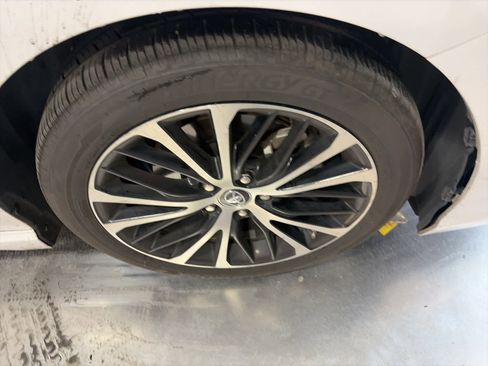 Used 2019 Toyota Camry SE image 5