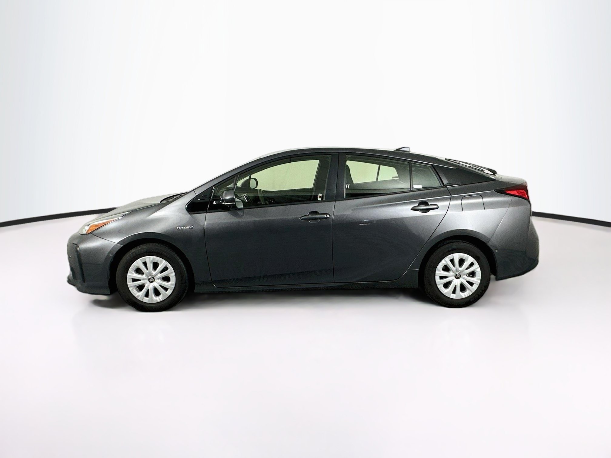 Used 2019 Toyota Prius LE FWD image 4