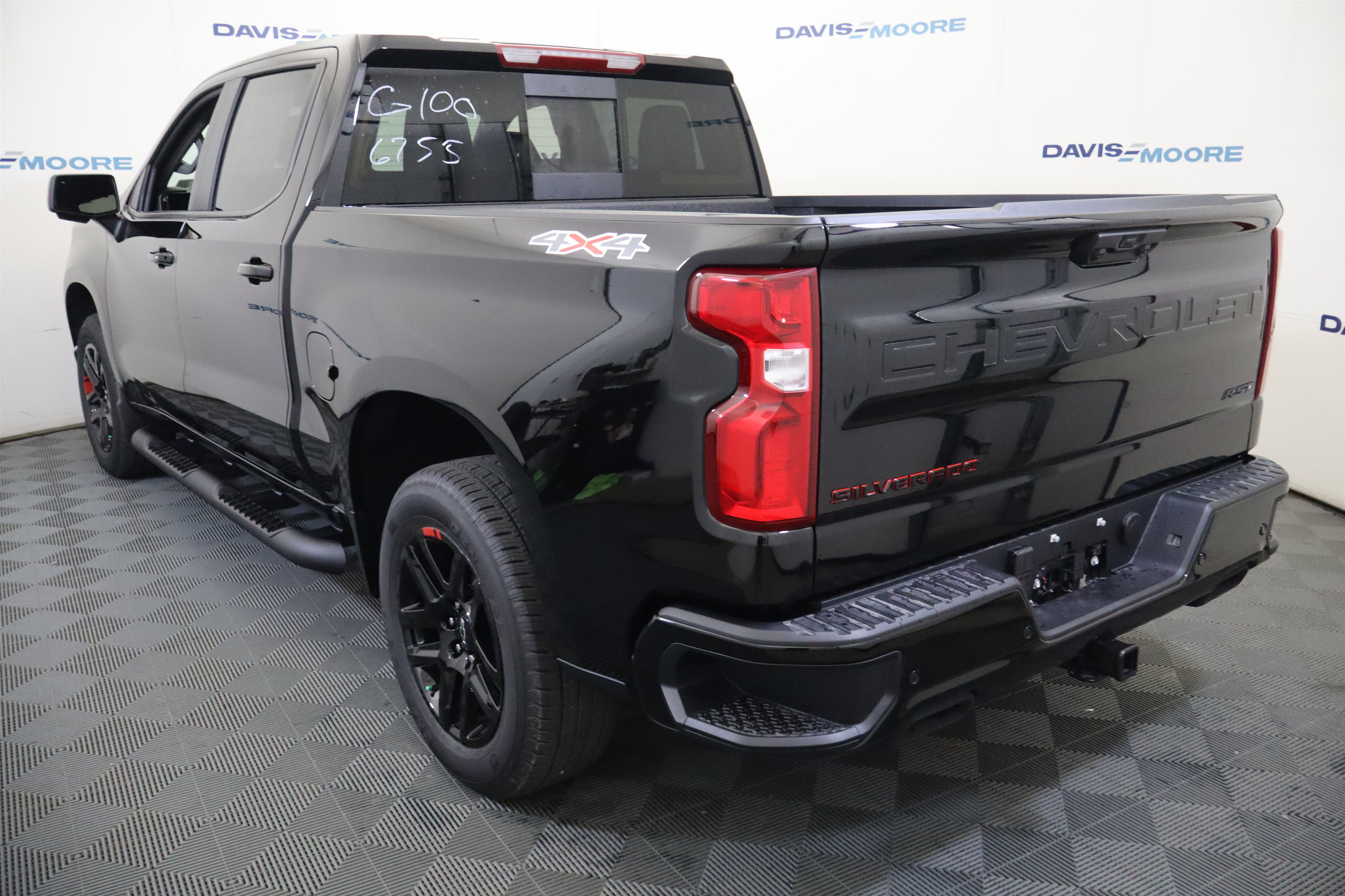 New 2026 Chevrolet Silverado 1500 RST w/ Redline Edition AWD/4WD image 10