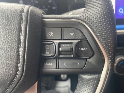 Used 2025 Toyota Tacoma TRD Sport AWD/4WD image 30