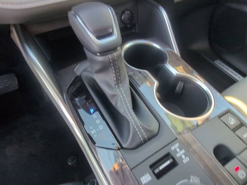 Used 2026 Toyota Highlander Limited image 20