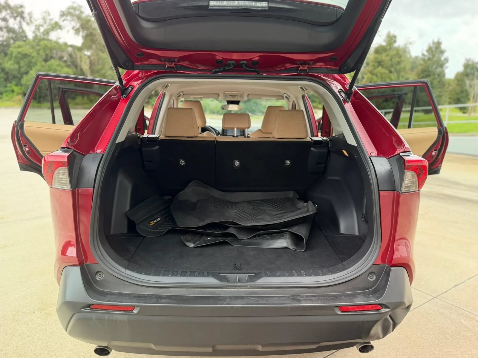 Used 2019 Toyota RAV4 LE FWD image 19