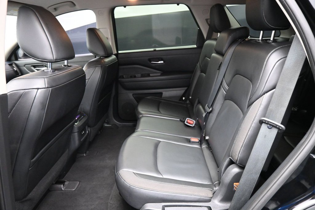 Used 2022 Nissan Pathfinder SL AWD/4WD image 21