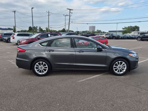 Used 2020 Ford Fusion SE FWD image 7