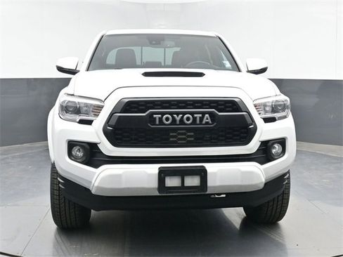 Used 2020 Toyota Tacoma TRD Sport w/ TRD Premium Sport Package image 4