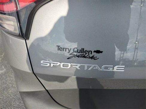 Used 2023 Kia Sportage LX image 9