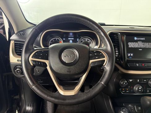 Used 2018 Jeep Cherokee Limited AWD/4WD image 15