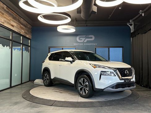 Used 2021 Nissan Rogue SV FWD image 1