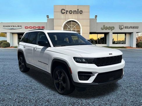Used 2023 Jeep Grand Cherokee Altitude RWD image 1