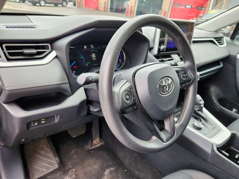 Certified 2025 Toyota RAV4 LE AWD/4WD image 11