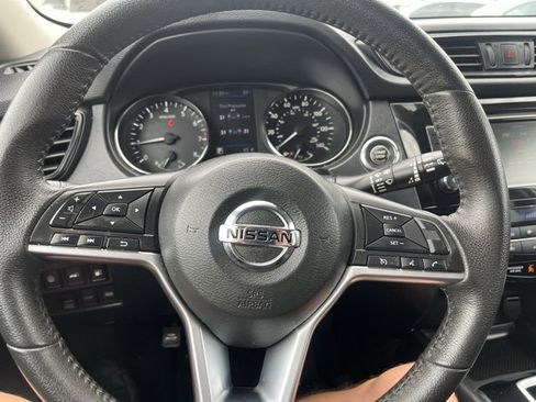 Used 2019 Nissan Rogue SV image 18