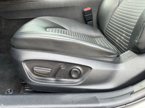 Used 2023 Toyota Camry SE image 12