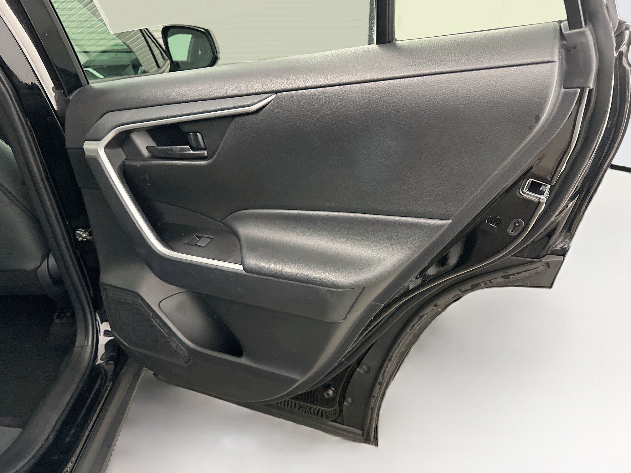 Used 2025 Toyota RAV4 LE AWD/4WD image 31