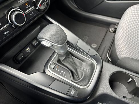 Used 2025 Kia Soul LX w/ LX Technology Package FWD image 36