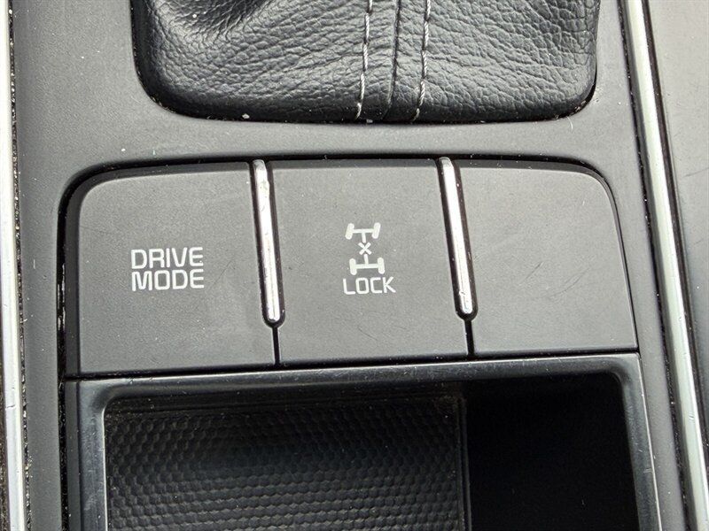 Used 2019 Kia Sorento AWD V6 image 28