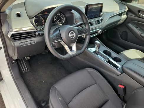 Used 2025 Nissan Altima 2.5 SV image 4