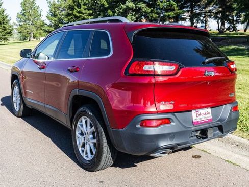 Used 2015 Jeep Cherokee Latitude w/ Cold Weather Group AWD/4WD image 7