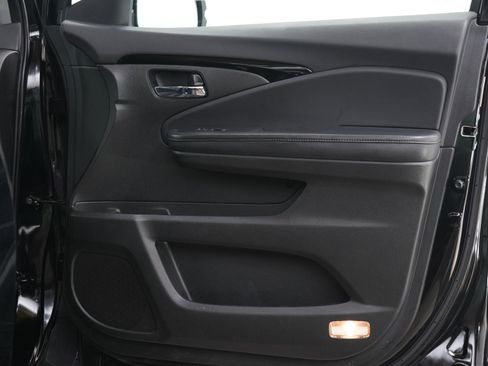 Used 2016 Honda Pilot Touring image 12