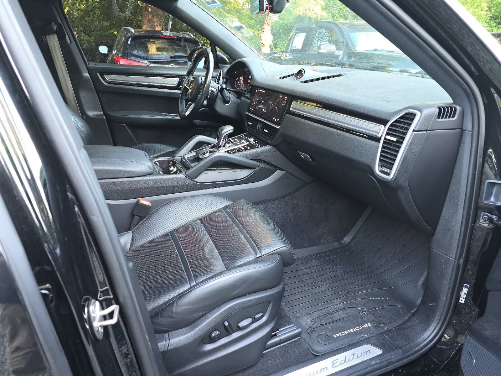 Used 2023 Porsche Cayenne Platinum Edition AWD/4WD image 26