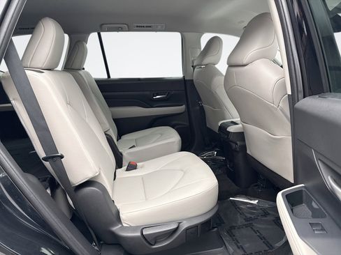 Used 2024 Toyota Grand Highlander AWD image 19