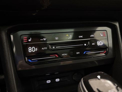 Used 2022 Volkswagen Tiguan SE image 26