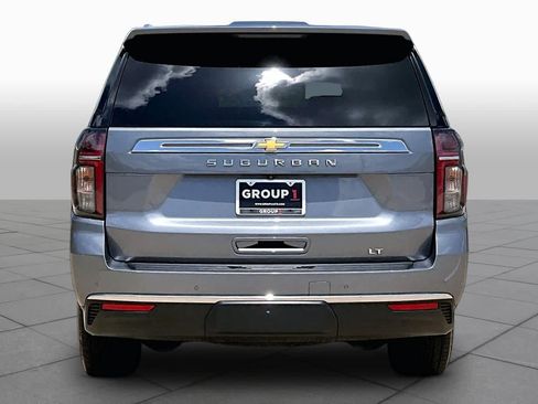 Used 2022 Chevrolet Suburban LT w/ Luxury Package RWD image 5