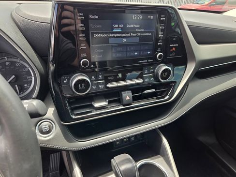 Used 2021 Toyota Highlander XLE FWD image 26