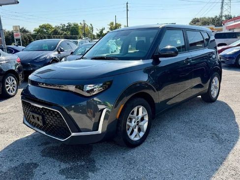 Used 2025 Kia Soul LX w/ LX Technology Package FWD image 2