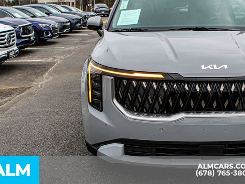 Used 2025 Kia Carnival EX image 12