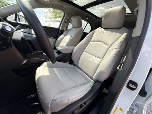 Used 2023 Cadillac XT4 Luxury w/ Cold Weather Package FWD image 13