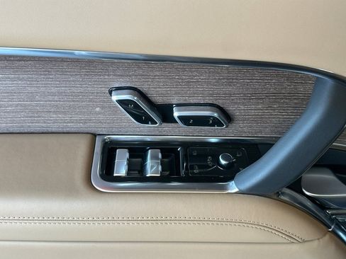 New 2026 Land Rover Range Rover Long Wheelbase SE AWD/4WD image 13