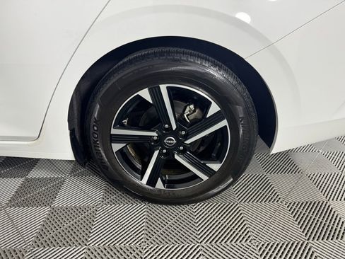 Used 2025 Nissan Sentra SV FWD image 40