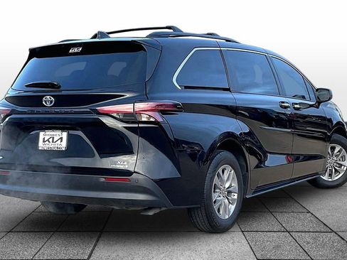 Used 2022 Toyota Sienna XLE w/ XLE Plus Package image 13