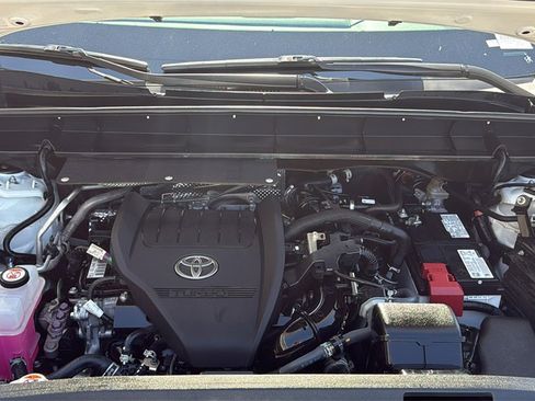 Certified 2023 Toyota Highlander XLE image 34