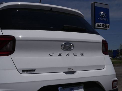 Used 2025 Hyundai Venue SEL FWD image 16