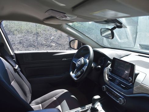 Used 2025 Nissan Altima 2.5 SV FWD image 18
