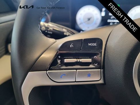 Used 2025 Hyundai Elantra Limited FWD image 19