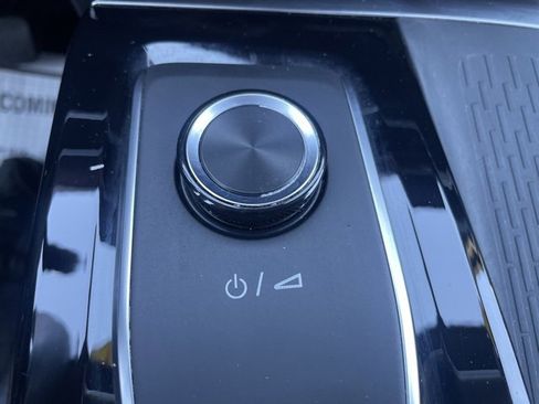 Used 2025 Buick Enclave Sport Touring image 25