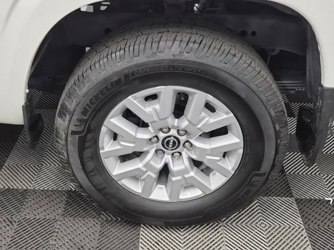 Used 2022 Nissan Frontier SV image 9