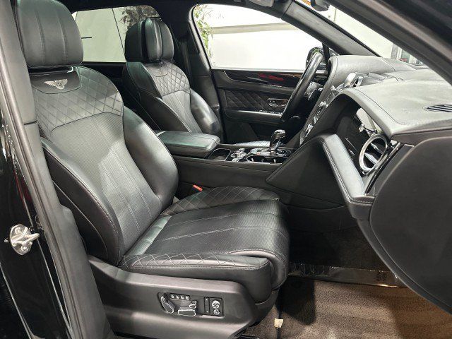 Used 2017 Bentley Bentayga AWD/4WD image 56