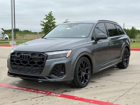 Used 2025 Audi SQ7 Prestige w/ Prestige Package AWD/4WD image 3