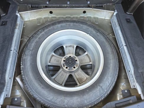 Used 2010 Mitsubishi Endeavor SE image 19