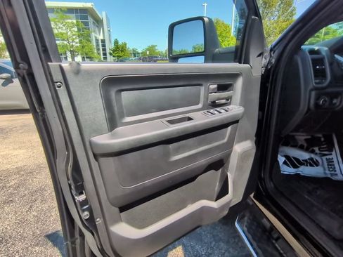 Used 2024 RAM 2500 Tradesman w/ Chrome Appearance Group AWD/4WD image 9
