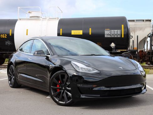 Used 2020 Tesla Model 3 Performance image 2