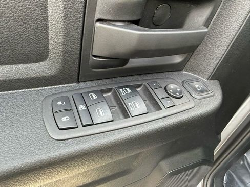 Used 2024 RAM 2500 Tradesman w/ Chrome Appearance Group image 19