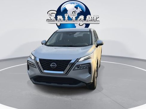 Used 2023 Nissan Rogue SV image 4