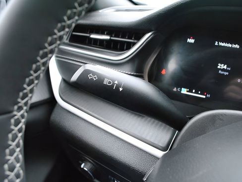 Used 2023 Jeep Grand Cherokee Altitude AWD/4WD image 19