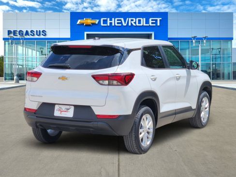 New 2026 Chevrolet TrailBlazer LS w/ LS Convenience Package FWD image 4