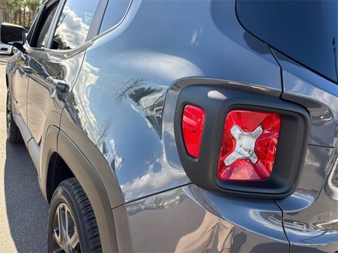 Used 2023 Jeep Renegade Altitude image 11