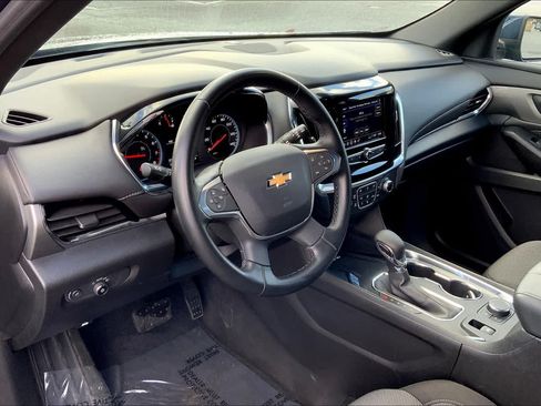 Used 2023 Chevrolet Traverse LT FWD image 16